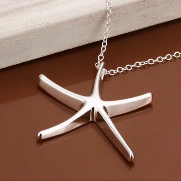 ✨925 Sterling Silver Star Necklace✨ - Picture 2 of 5